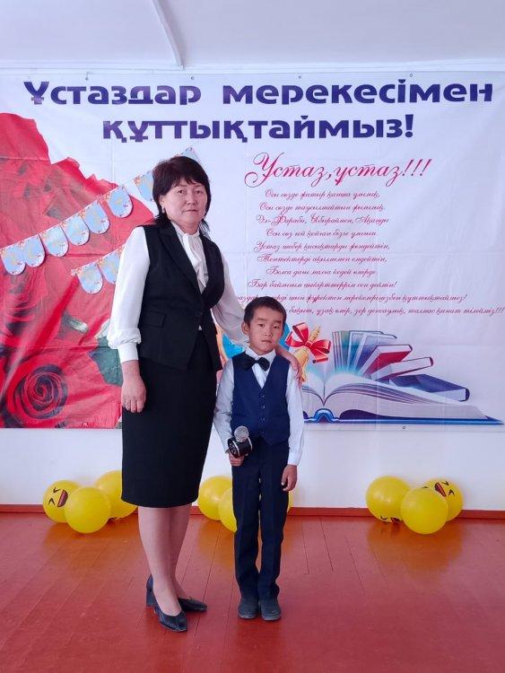 Ұстаз ұлы тұлға тақырыбындағы тәрбие сағаты . Жетекшісі:А.Меймашева