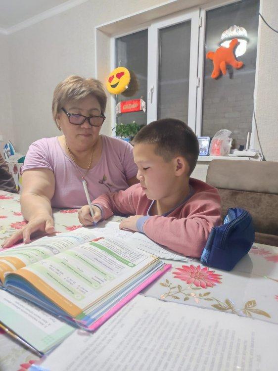 Шоқан Уәлиханов орта мектебінде  балаға көңіл болу "Еркелету  сағаты"  жалғасын  табуда