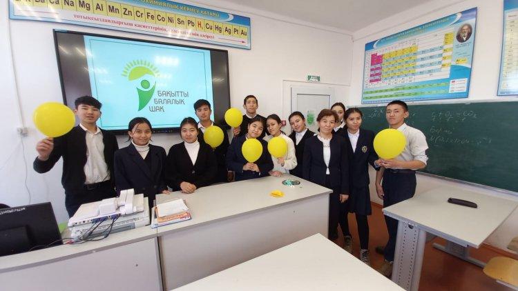 10 "б" сыныбымен "Бақытты балалық шақ" тақырыбында тәрбие сағаты өткізілді. Жетекшісі:Ж.Деметбаева