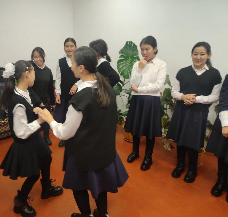 Оқушылардың эмоционалдық көңіл күйлерін  жақсарту,  өмірге деген қызығушылықтарын арттыру мақсатында оқушылармен "Менің қуанышты күндерім"  тренингі  жүргізілді