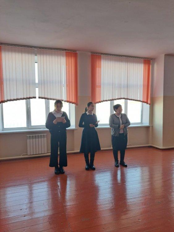 Шоқан Уәлиханов атындағы орта мектебінде үлкен қоңырау кезінде  9 сынып оқушылары өздері оқиған кітаптарын Міржақып Дұлатұлының "Бақытсыз Жамал" шығармасына талдау жасады.Сұрақтар қойылып,пікірталас жүргізілді.