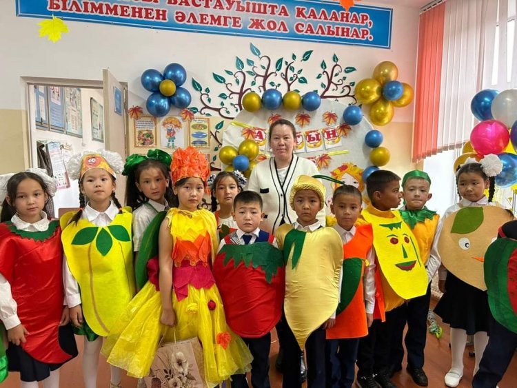 Шоқан Уәлиханов атындағы орта мектебінде “Еңбегі адал жас өрен” жобасы аясында бастауыш сыныптар арасында “Арайлы,Алтын күз”атты ертеңгілігі өткізілді.